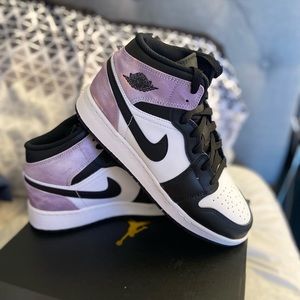 AIR JORDAN 1 MID SE CASUAL SHOES